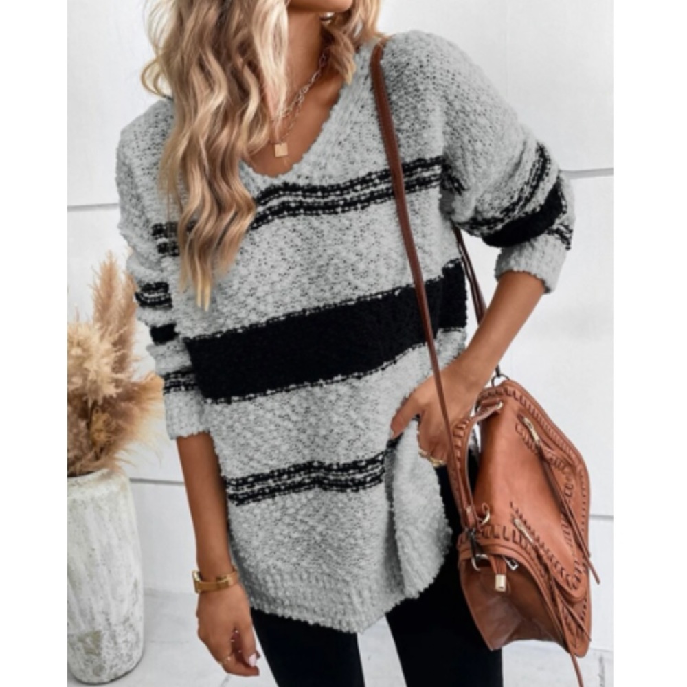Cozy Swiss dot V neck popcorn sweater top - Picture 11 of 12